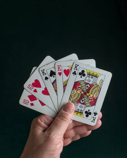 Capsa Susun card selection and arrangement panel within ligaemas mobile interface